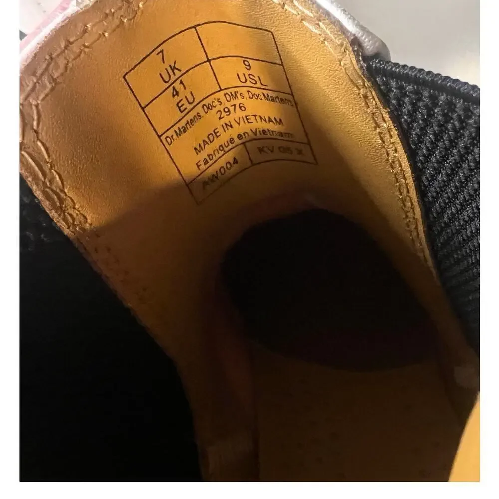 EUC Dr. Martens Chelsea Boots - Women's Size 9 - Picture 4 of 8